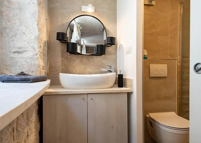 Andriamar 아파트 시베니크